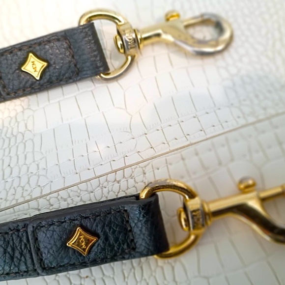 Beautiful MCM Black Leather Shoulder Crossbody Bag w/ Goldtone Hardware - Picture 9 of 16